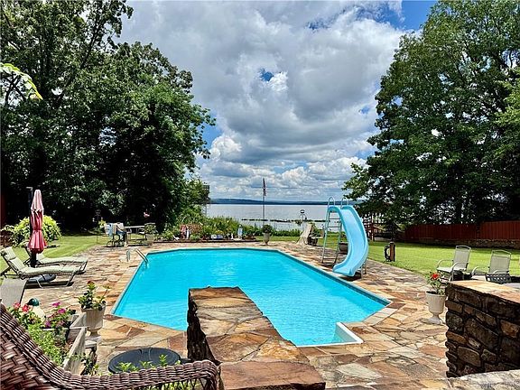 3rd image of 10109 White Oak Ln