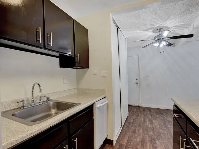 Paradise Square | Apartments For Rent in Las Vegas
