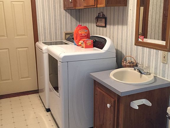 Laundry Room/ 0.5 Bath