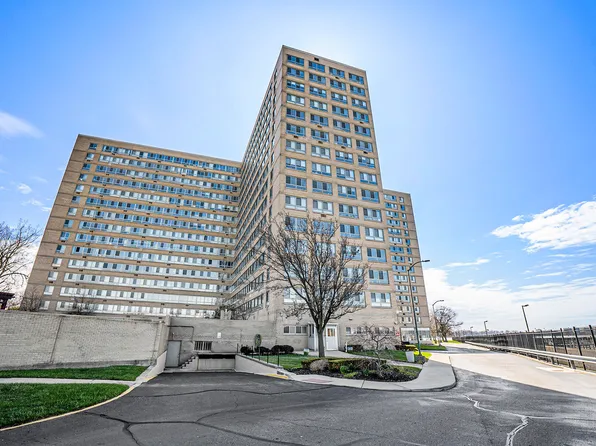 8900 E Jefferson Ave #1109, Detroit, MI 48214