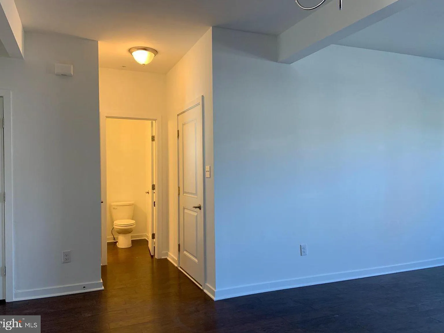 3 bed, 2.5 bath, 1872 sqft, $3,100 — Photo 3