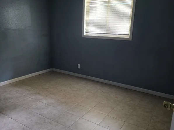 1012 W Cleveland St #5, Alvin, TX 77511