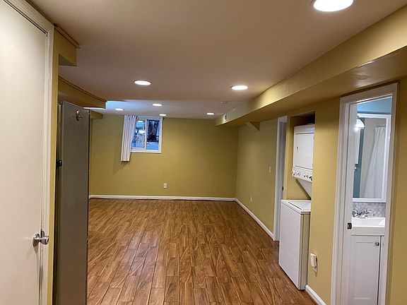 Spacious entrance to living room