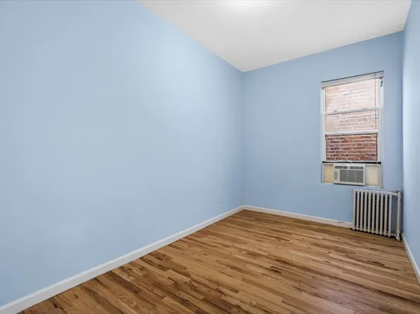 525 East 235th Street image 15 of 23