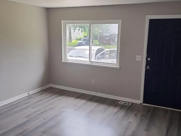 11644 Vaughan St — Photo 10