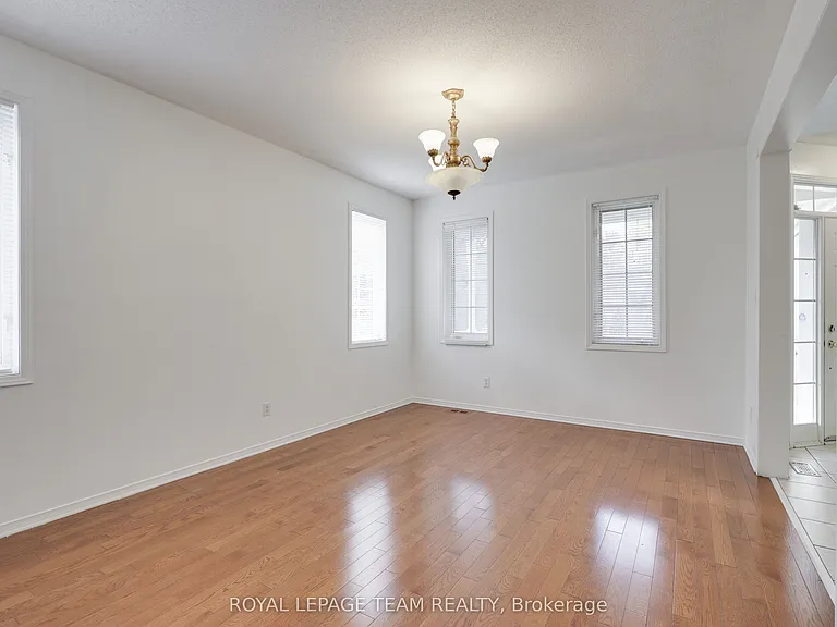 35 Norgold Cres — Photo 12