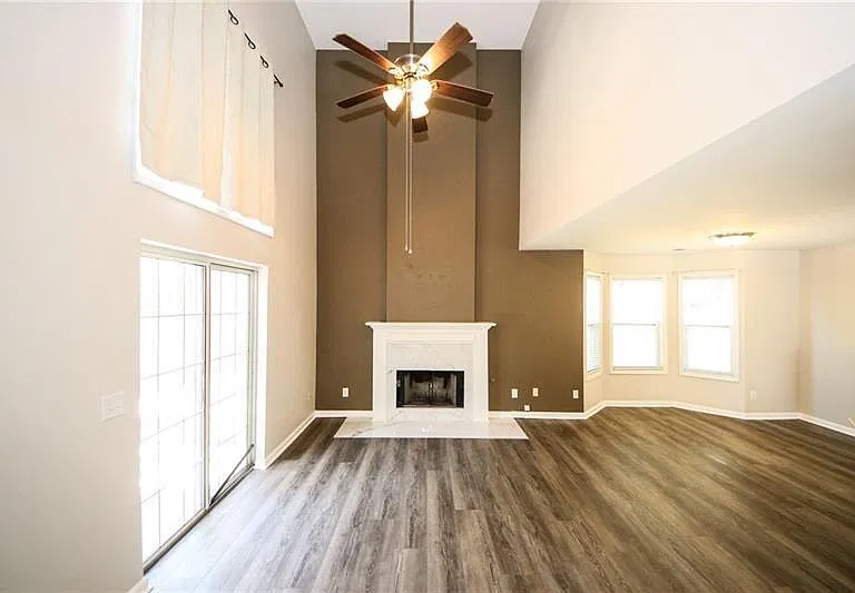 121 Stoneforest Dr — Photo 5