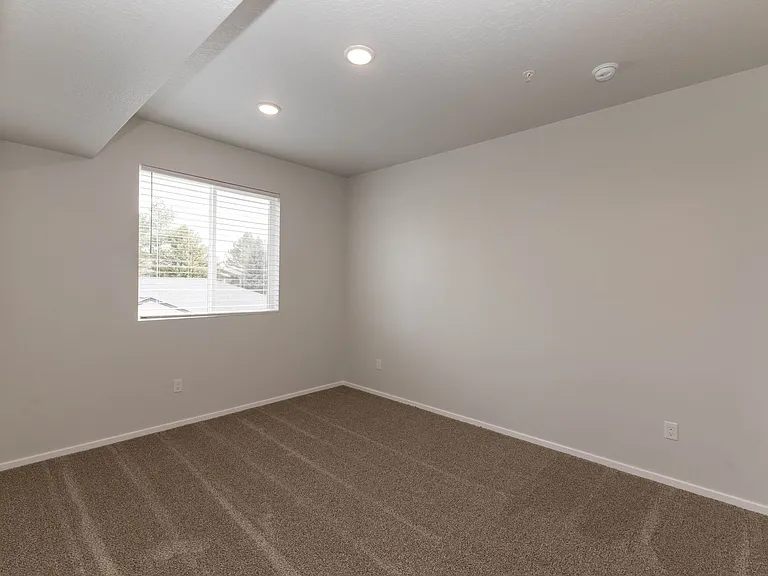 550 N Haskett St — Photo 7