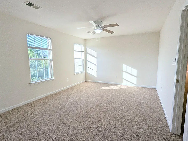 1309 Madison Ln — Photo 8