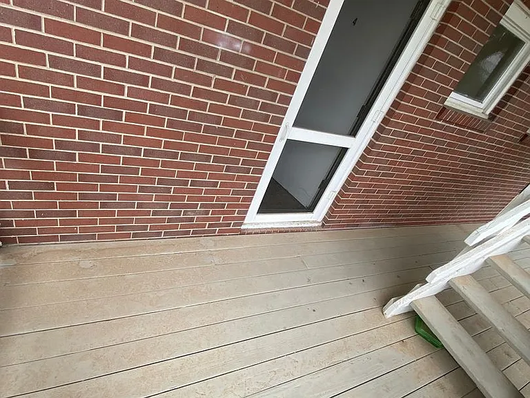 928 E St #4 — Photo 9
