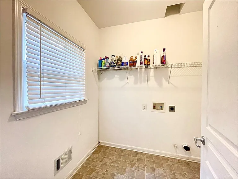 555 Vinings Springs Dr SE — Photo 50