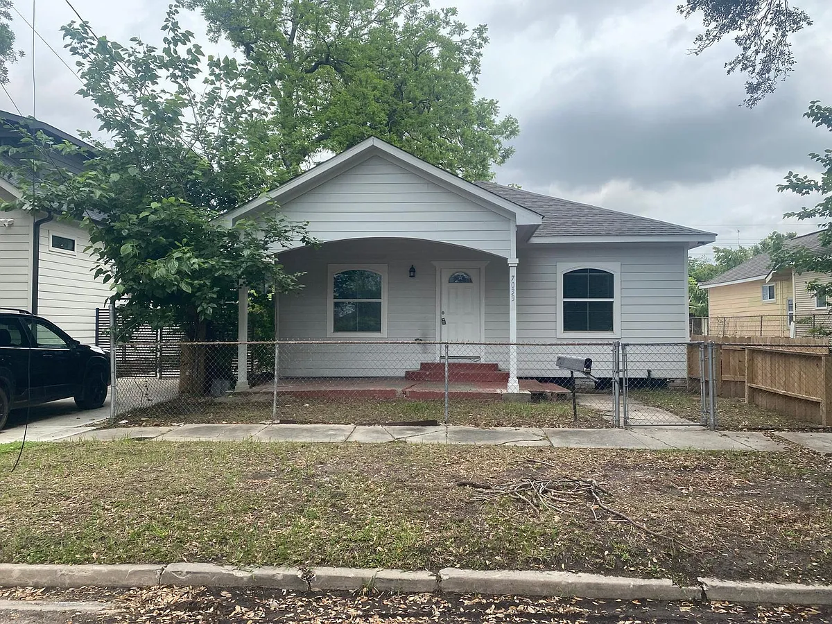 Building Photo - 7033 Avenue E
