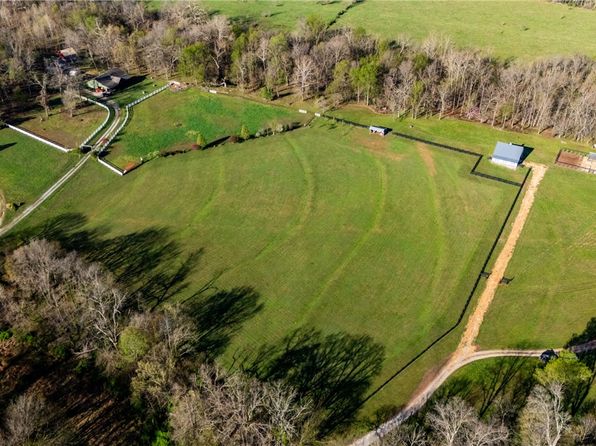 19218 Huntington Dr, Gravette, AR 72736