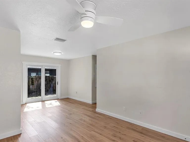 14717 Sunset St — Photo 8