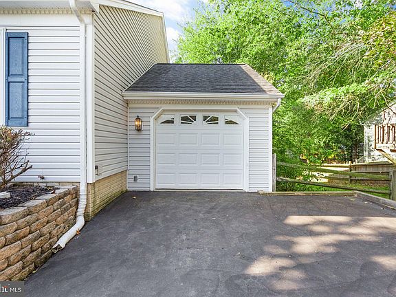 5th image of 15219 Bicentennial Ct