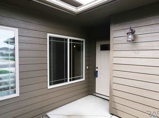 2366 S Ronsiek Ave, Sioux Falls, SD 57106