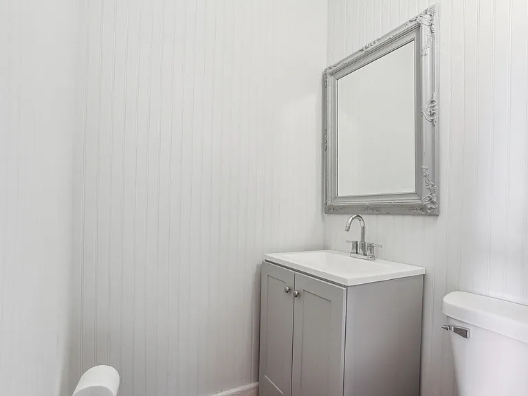 3213 Lexington Ave — Photo 11