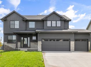 17226 Northview Dr, Urbandale, IA 50323