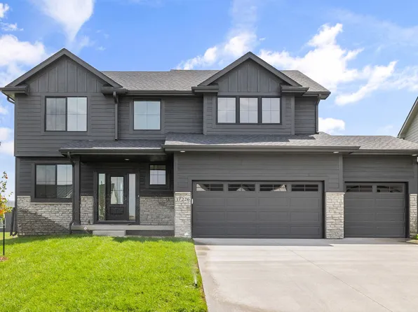 17226 Northview Dr, Urbandale, IA 50323