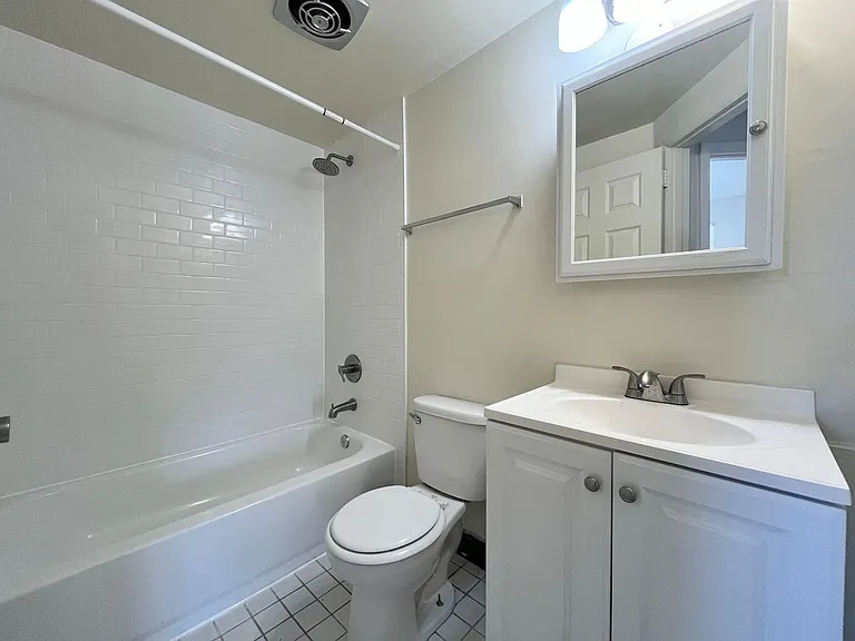 HIckory Heights Apartments — Photo 10