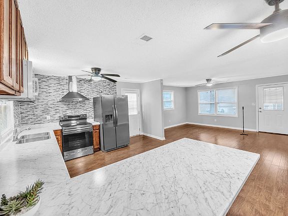 4th image of 111 Indiana Cir