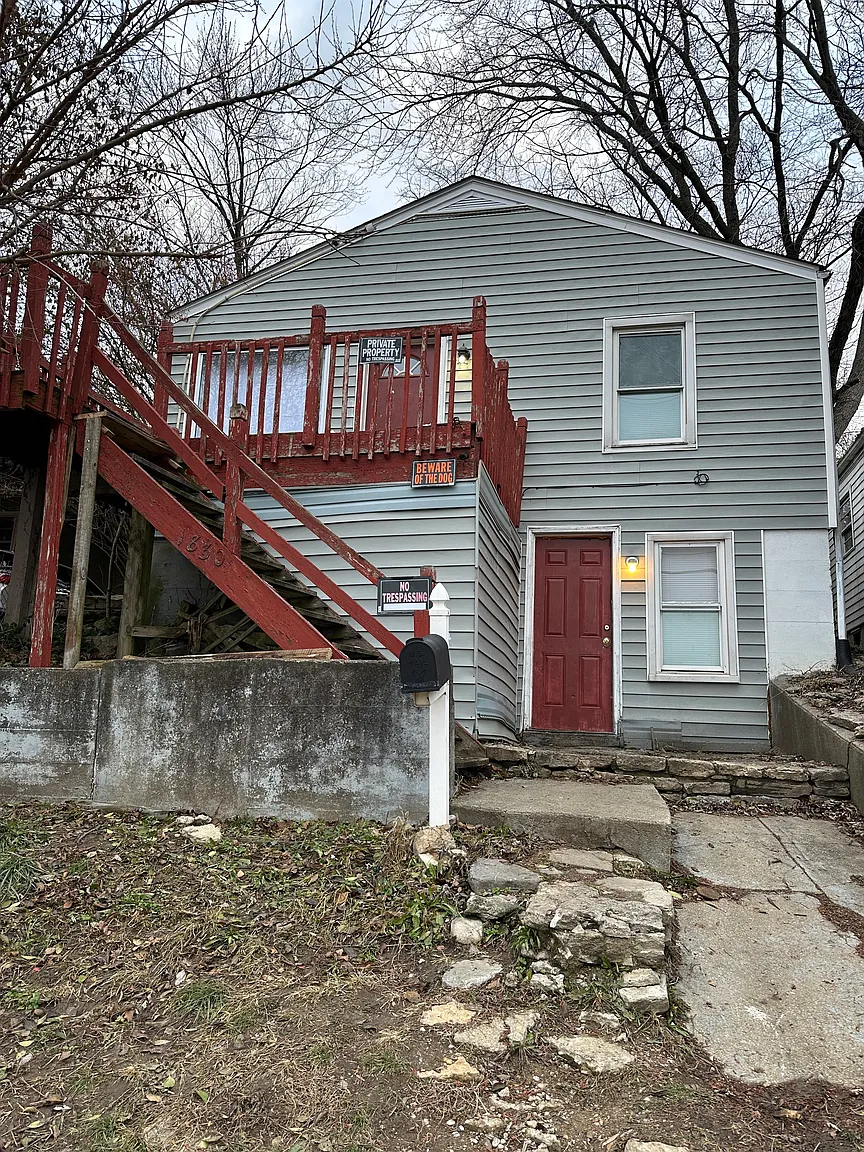 1830 Shuler Ave photo 1