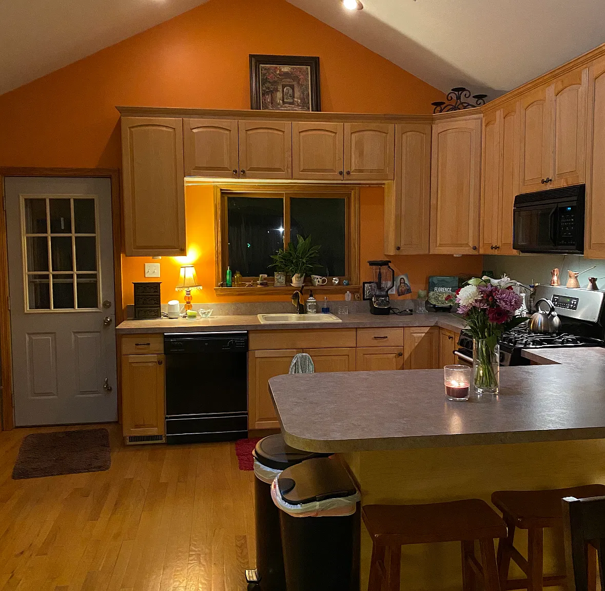 3 bed, 2000 sqft, $3,600 — Photo 2