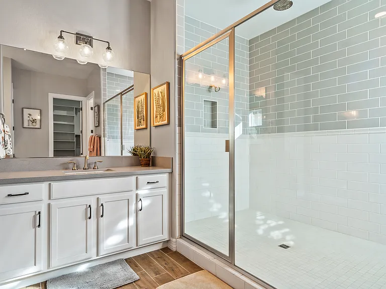 4061 S Emerald Dr — Photo 10