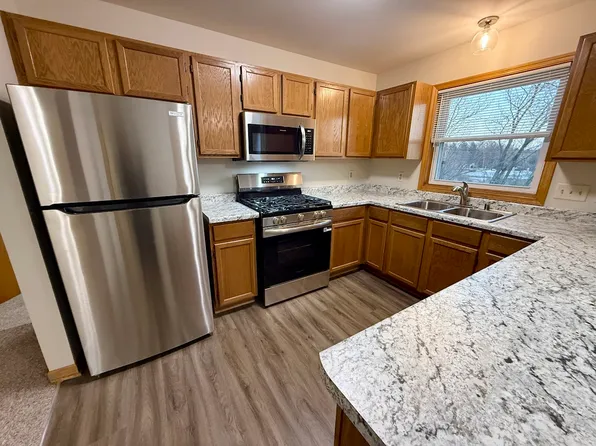 2042 Cliff Alex Ct S #3, Waukesha, WI 53189