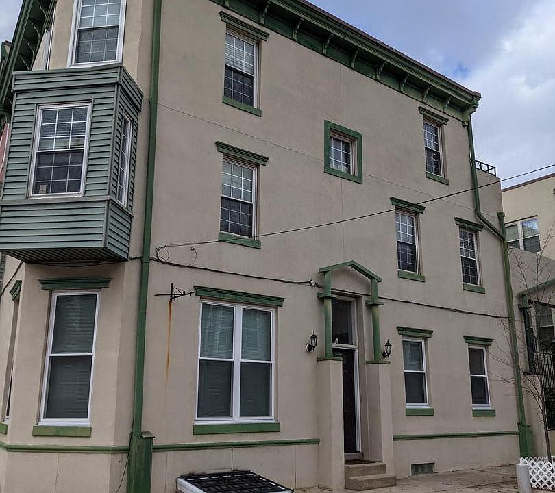 1st image of 800 N Lawrence St APT A