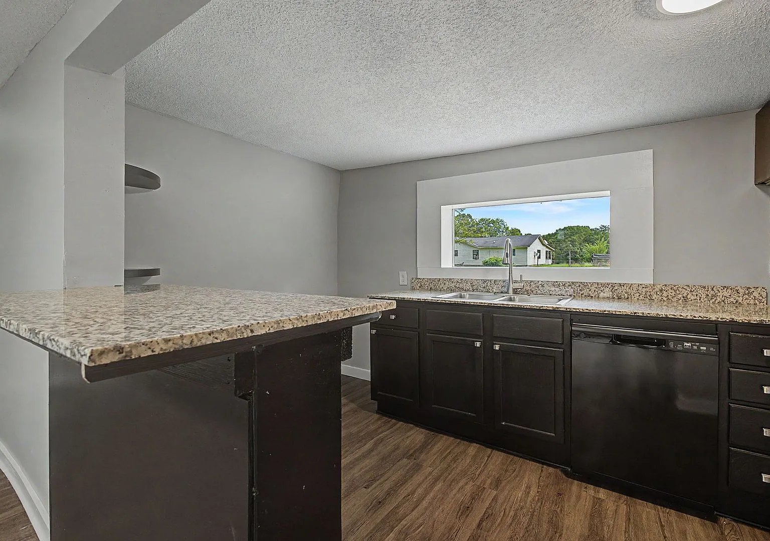 Renovated 4 Bedroom 2 Bath Home for Rent!! — Photo 4