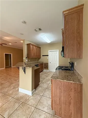 3 bed, 2.0 bath, 1570 sqft, $1,800 — Photo 3