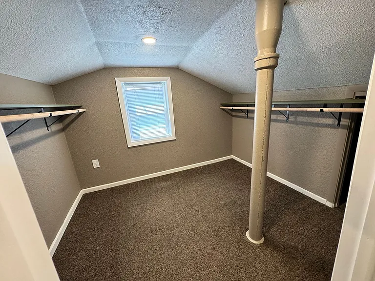 301 S Thornwood Ave — Photo 10