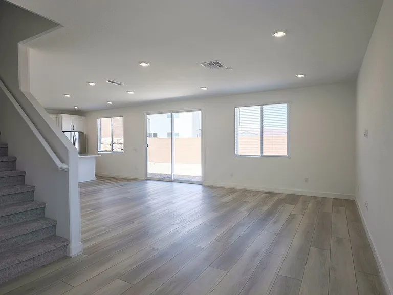 3068 W Orco Ln — Photo 11