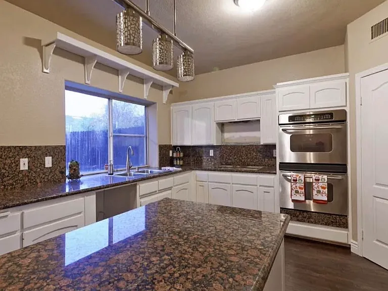 8539 N Barton Ave — Photo 1