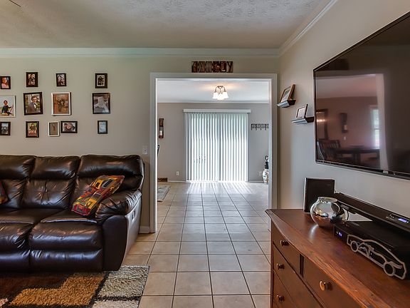 5th image of 101 Davis Dr