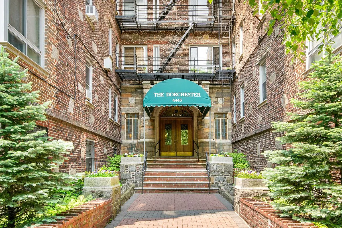 4445 Post Rd APT 4E photo 1