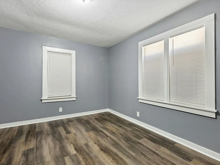 425 Carpenter St — Photo 13