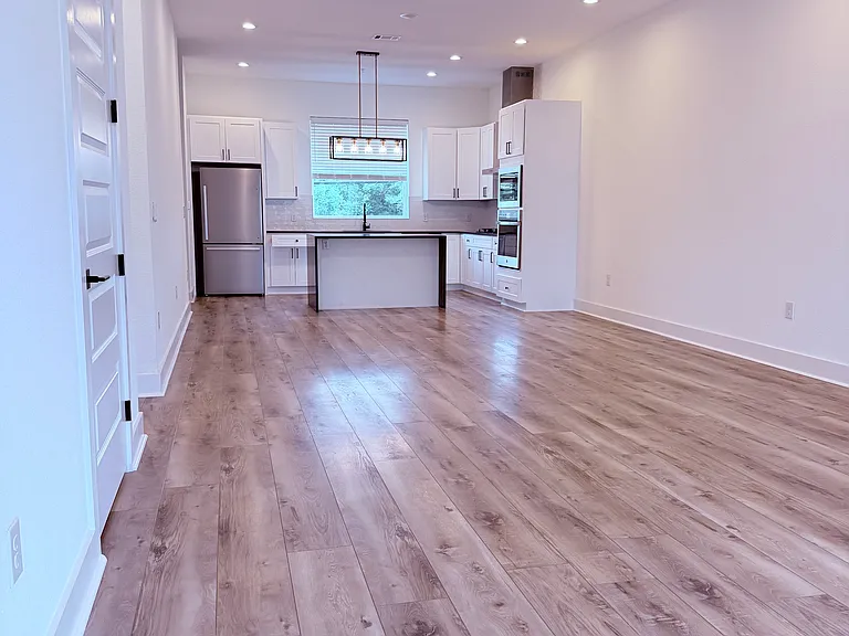 1417 Kramer Ln #7 — Photo 3