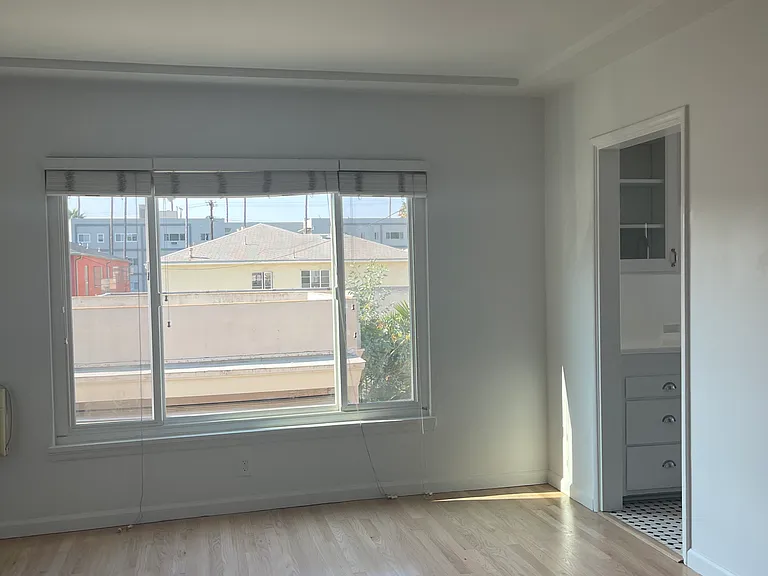 1849 N Harvard Blvd #4 — Photo 11