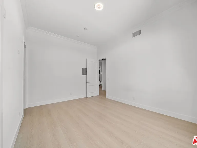 309 S Mariposa Ave #301 — Photo 15