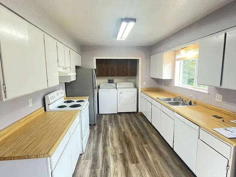 2613 Spring St — Photo 5
