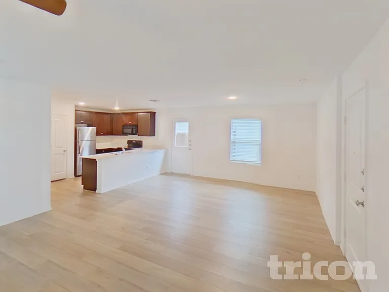 617 Dashwood Dr — Photo 3