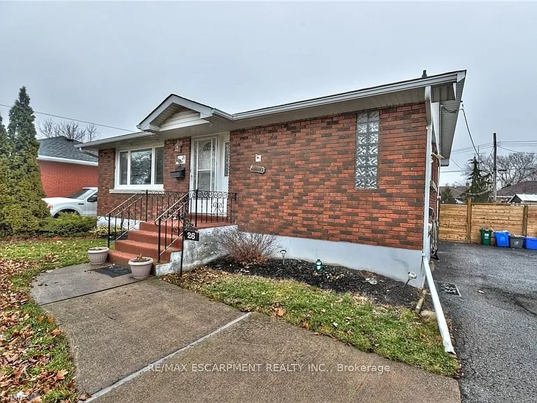 26 Stewart Ave #LOWER — Photo 1