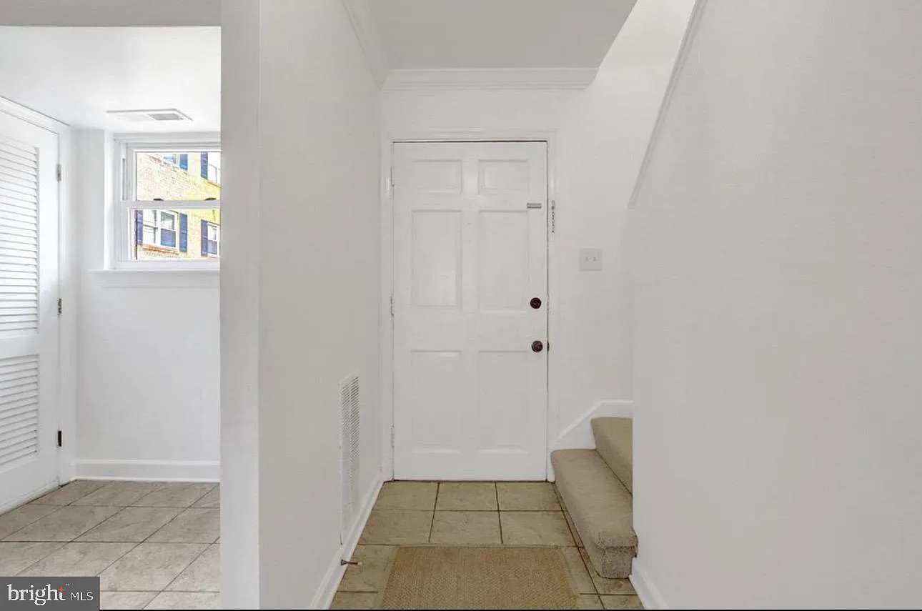 2 bed, 1.5 bath, 1055 sqft, $2,700 — Photo 4