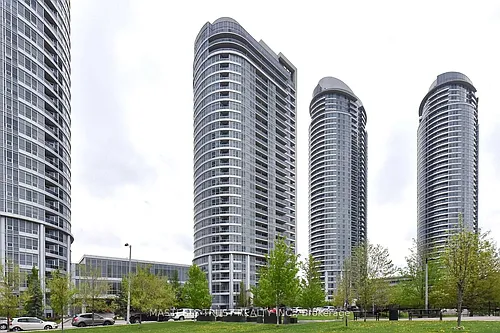 151 Village Green Sq Photo 1
