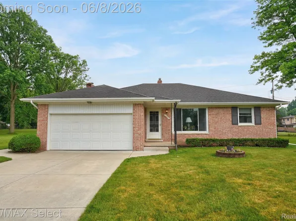 1333 Hidden Oaks Ct, Flint, MI 48507