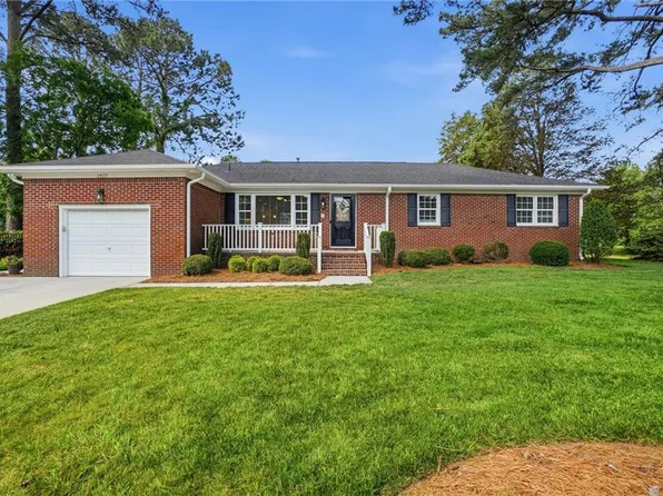 1517 Custom St, Virginia Beach, VA 23454