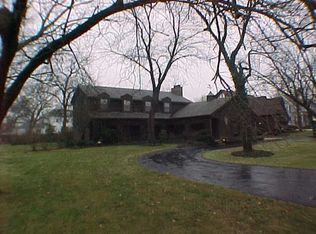 1S711 Carrol Gate Rd, Wheaton, IL 60189