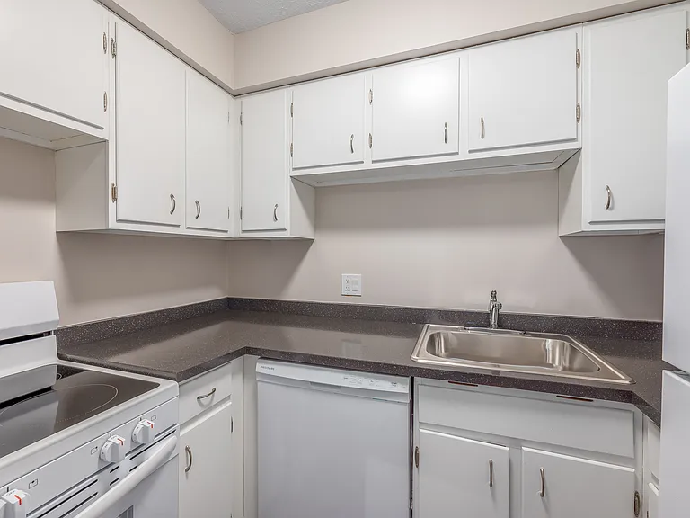 Parkview Manor — Photo 18